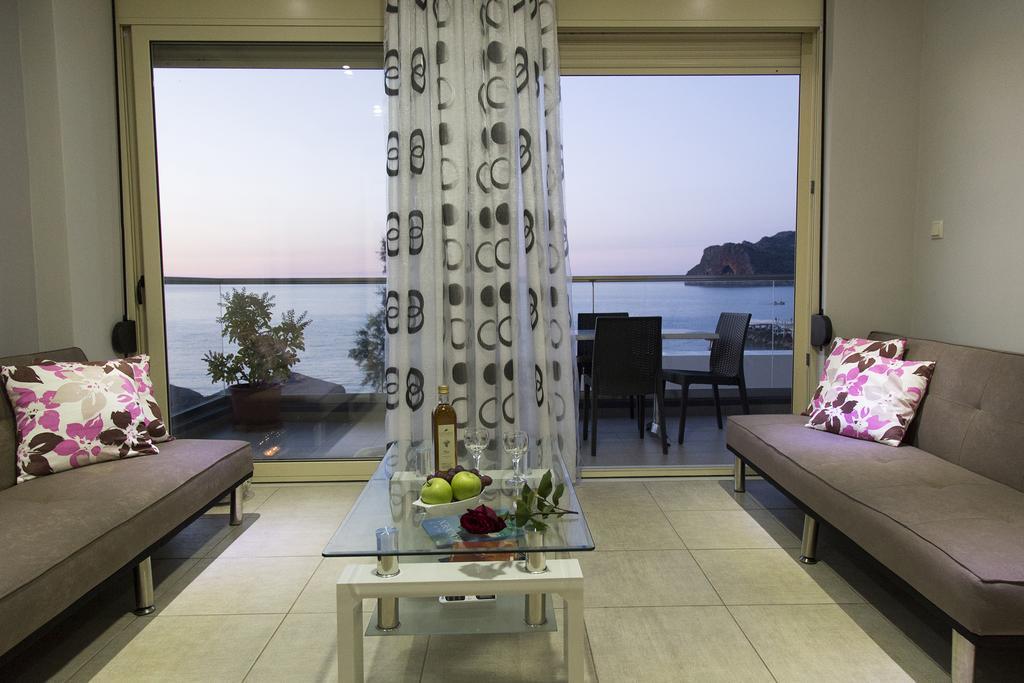 Litinakis Studios Sea View & Litinakis Studios Garden View 700 Meters Away Agia Marina المظهر الخارجي الصورة