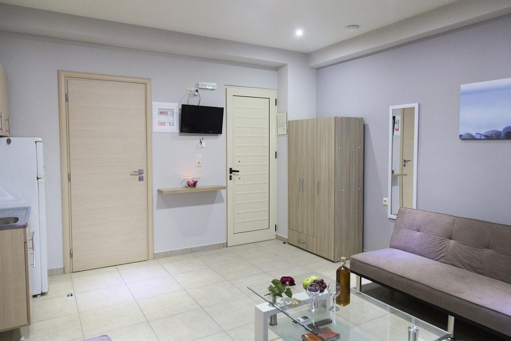 Litinakis Studios Sea View & Litinakis Studios Garden View 700 Meters Away Agia Marina المظهر الخارجي الصورة